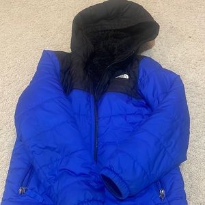 Boys 5/6 The north face jacket. Good used condition.